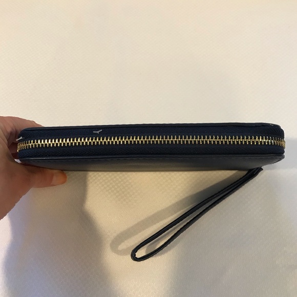 NWOT Adrienne Vittadini Studio Wallet/ Wristlet Color Blue Navy - Picture 3 of 6